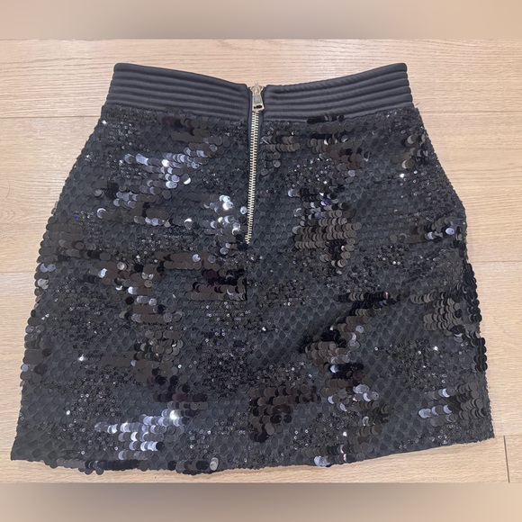 Zhivago Elegant Black Skirt - Picture 4 of 8